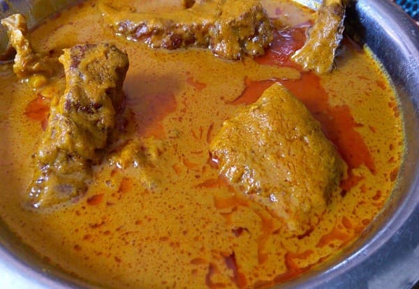 Poulet Nyembwé sauce noix de palme — Bouchée Double